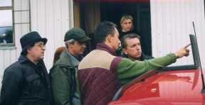 Forskerne diskutere m&aring;lingene.