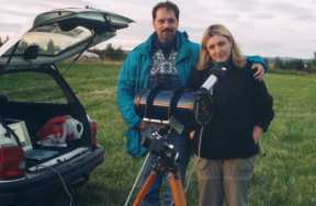 Massimo Teodorani og Simona Righini ved sitt teleskop