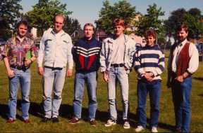 Student group E1994-01, and Erling Strand