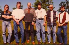 Student group E1994-05, and Erling Strand